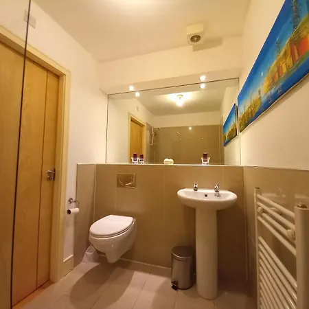 Daire 2br Beautiful Mins From Seaside And Mountains *
